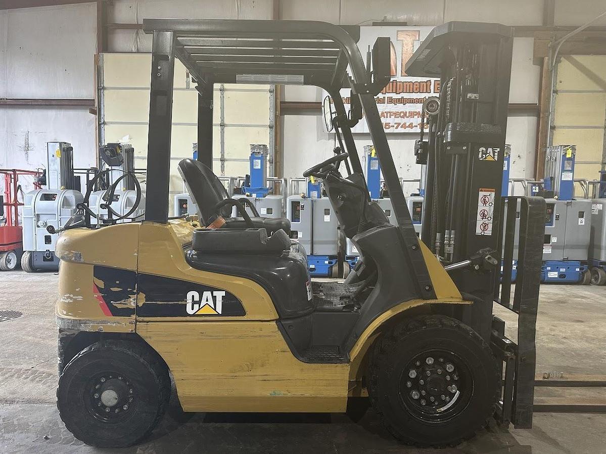Used 2017 CATERPILLAR GP25N