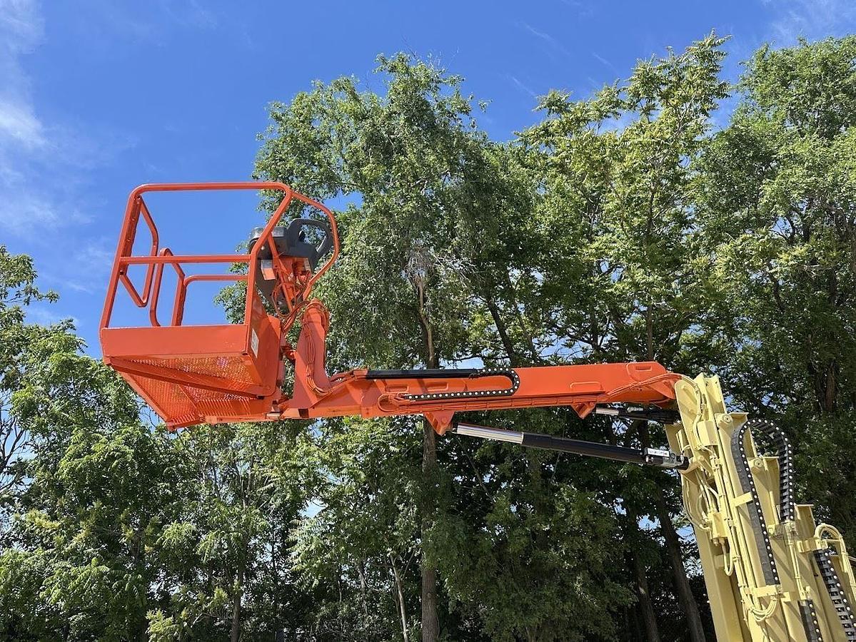 Used 2016 JLG TOUCAN 32E