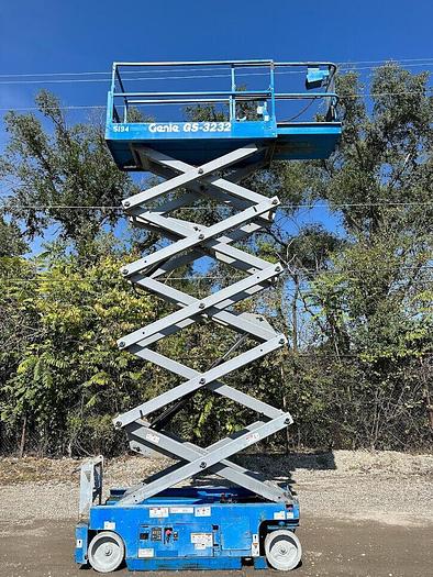 Used 2013 GENIE GS3232
