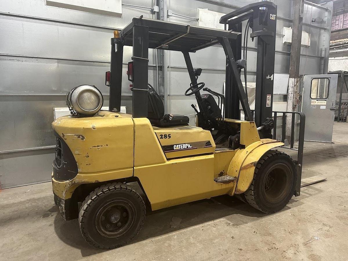 Used 2005 CATERPILLAR GP40K1