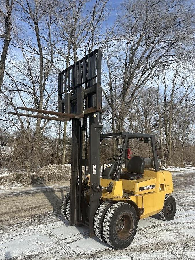 Used 2005 CATERPILLAR GP40K1