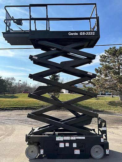 Used 2013 GENIE GS-3232