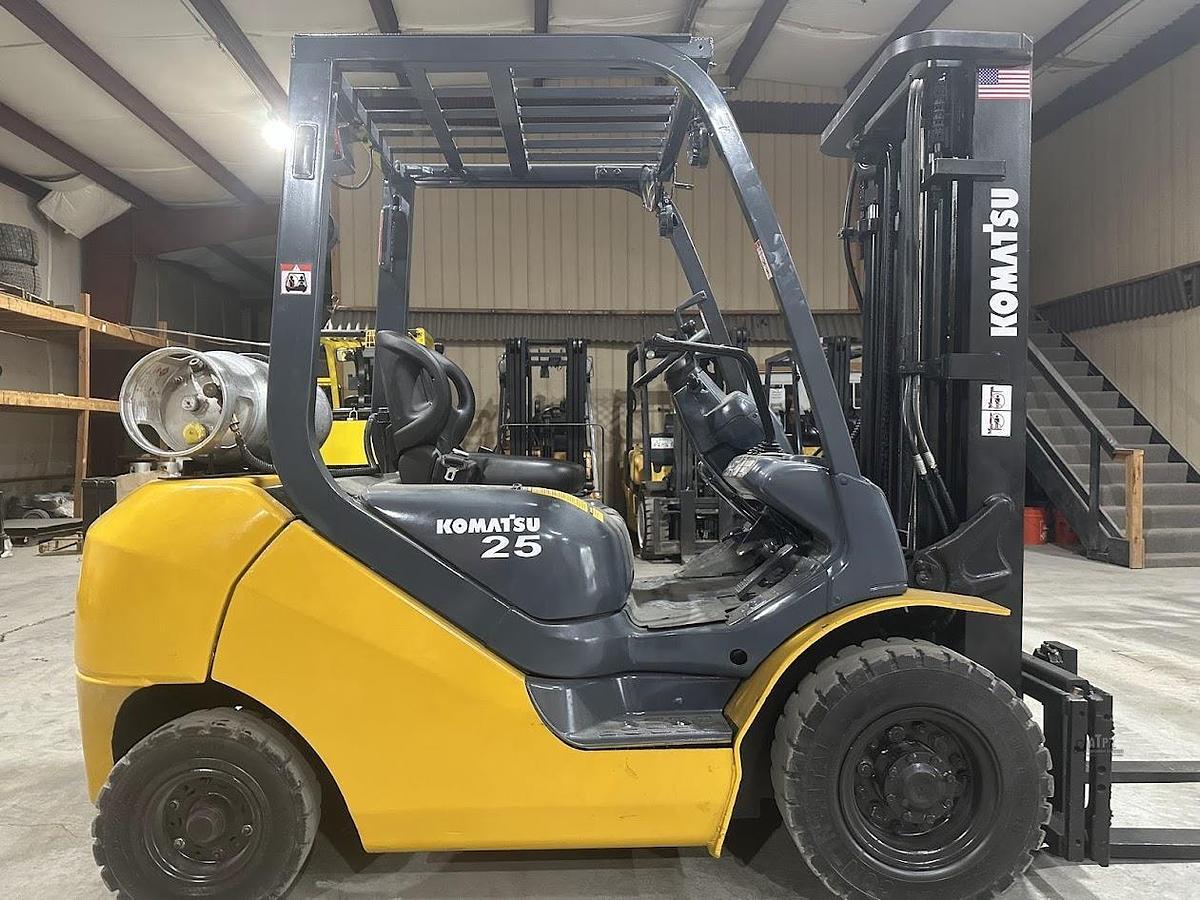 Used KOMATSU FG25T-16