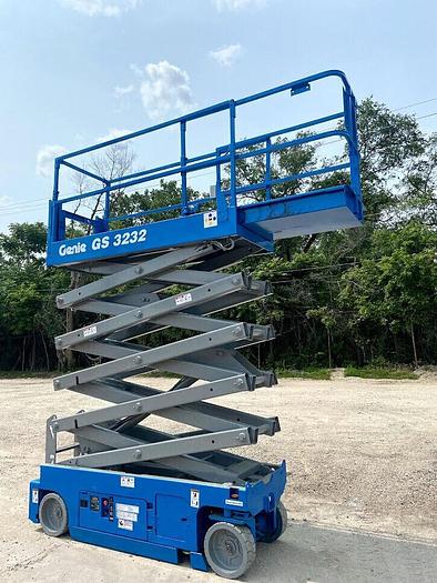 Used 2015 GENIE GS3232