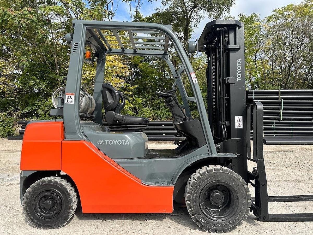 Used 2017 TOYOTA 8FGU25