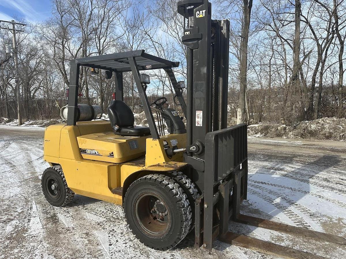 Used 2005 CATERPILLAR GP40K1