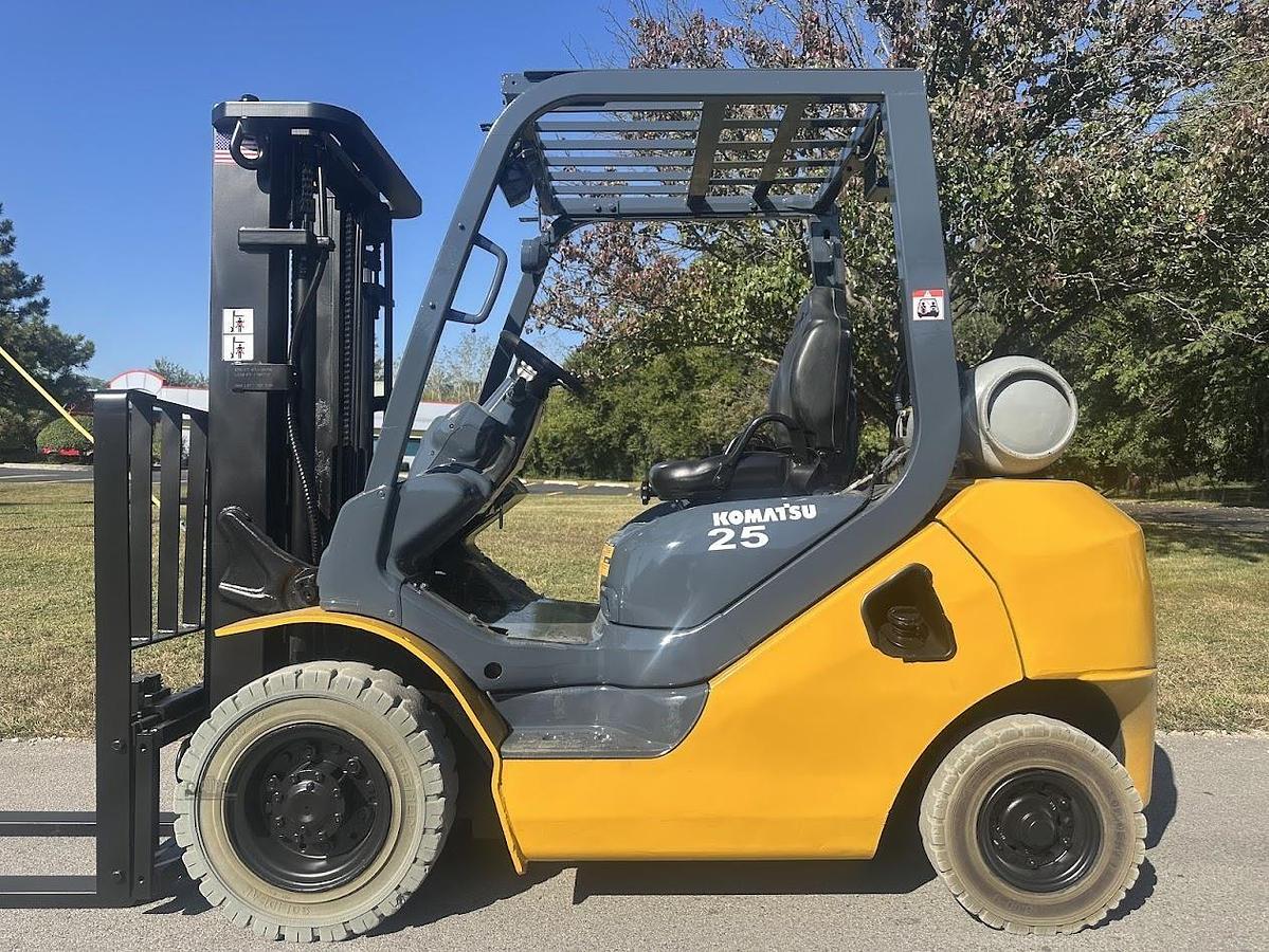 Used 2013 KOMATSU FG25T-16