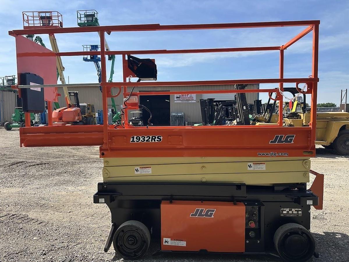 Used 2015 JLG 1932RS