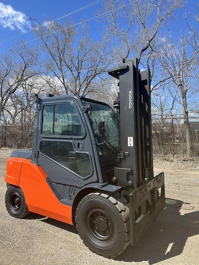 Used 2017 TOYOTA 8FD45U