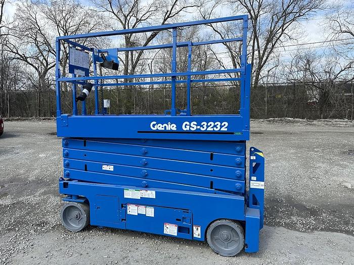 Used 2013 GENIE GS-3232
