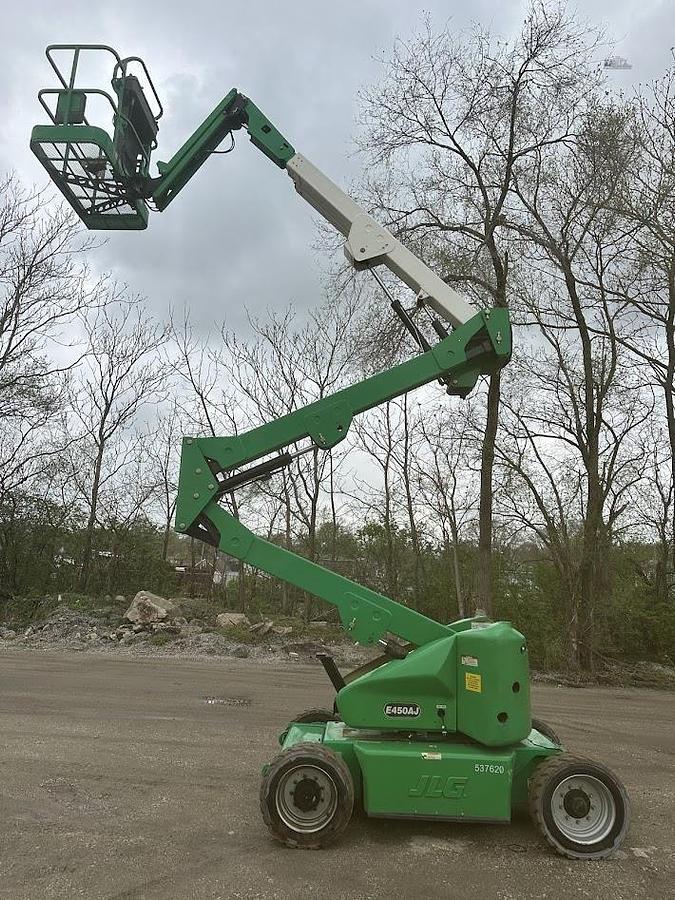Used 2013 JLG E450AJ