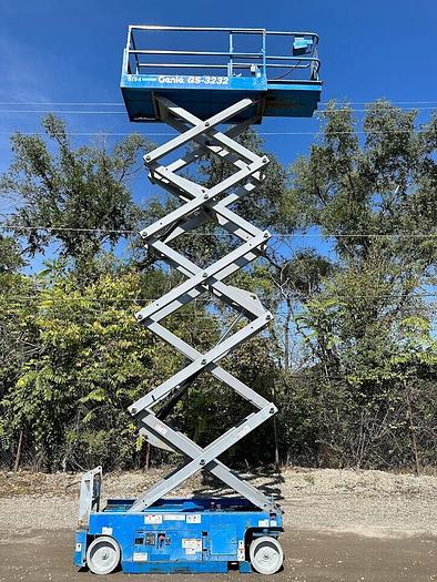 Used 2013 GENIE GS3232