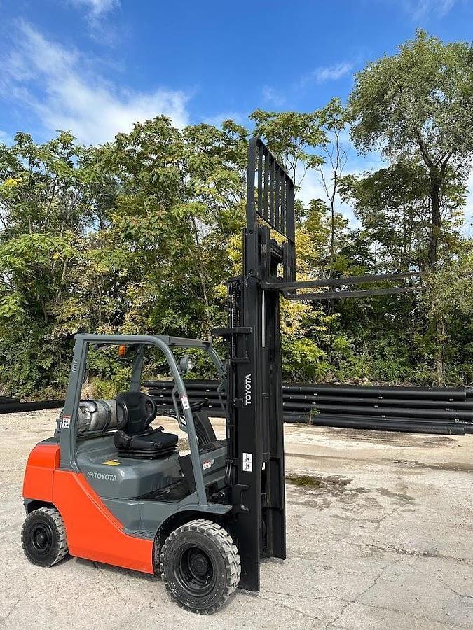 Used 2017 TOYOTA 8FGU25