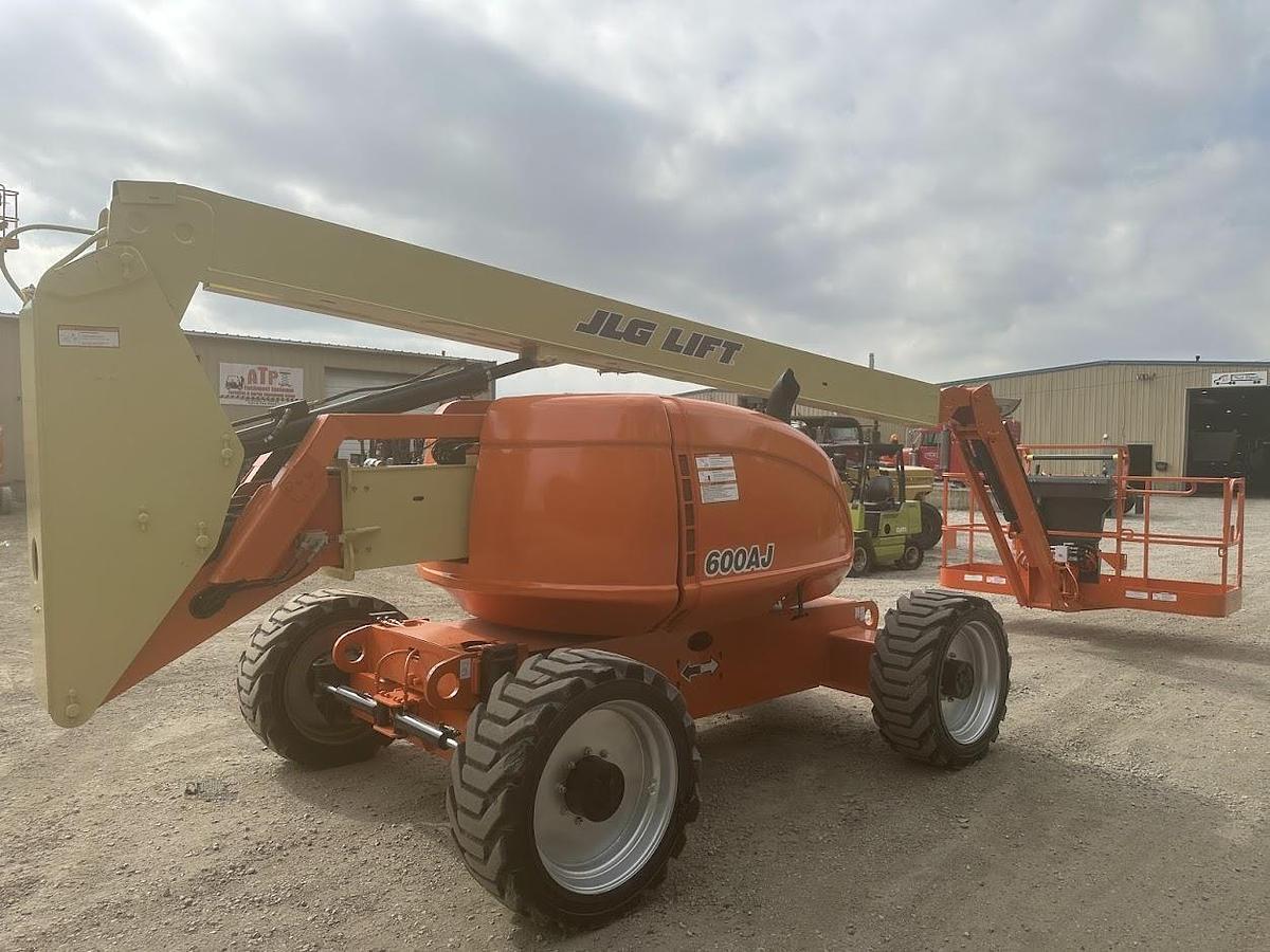 Used 2017 JLG 600AJ