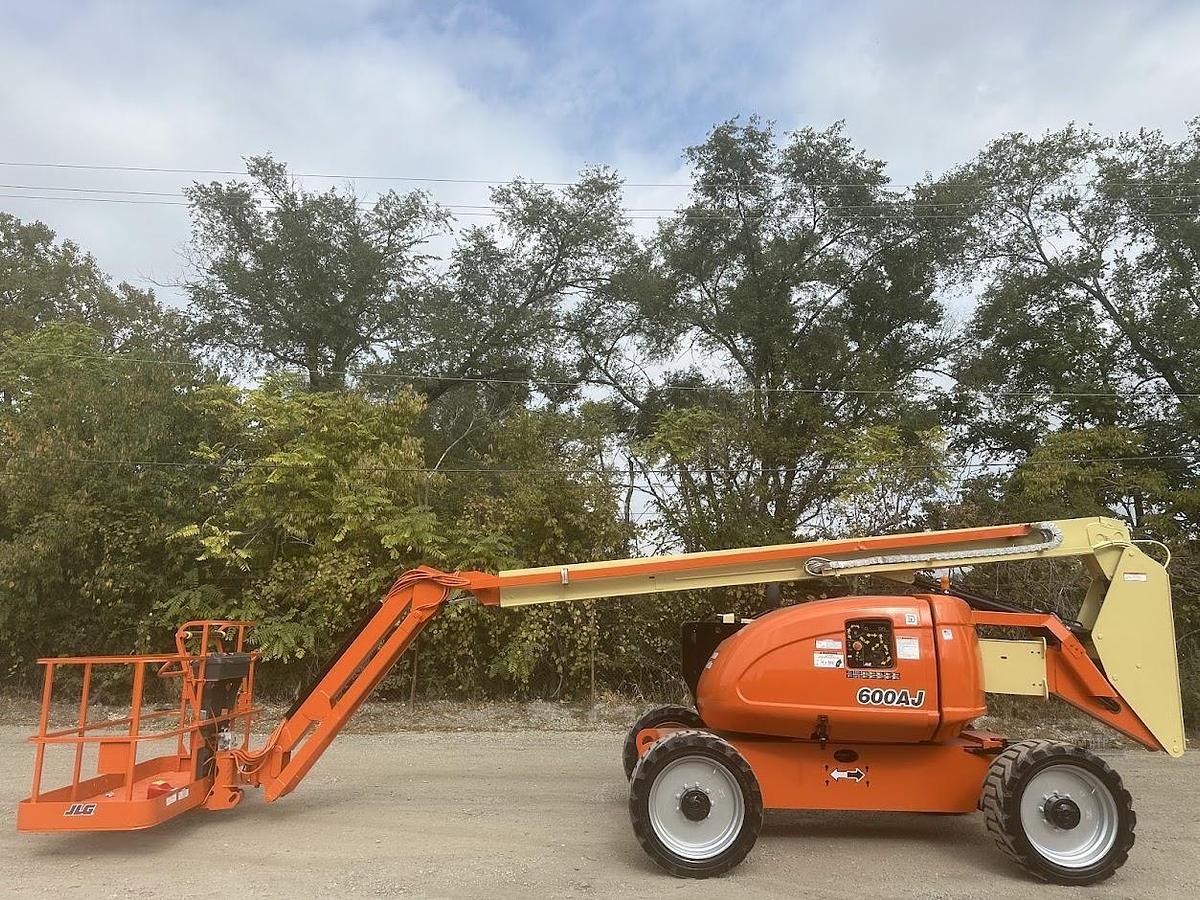 Used 2017 JLG 600AJ
