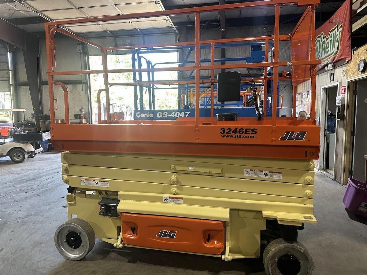 Used 2015 JLG 3246ES