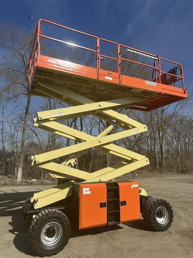 Used 2018 JLG 330LRT