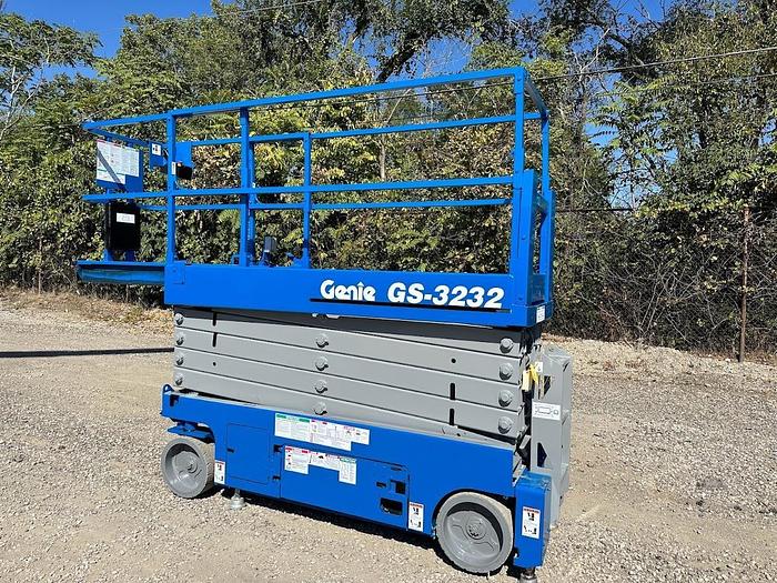 Used 2013 GENIE GS3232