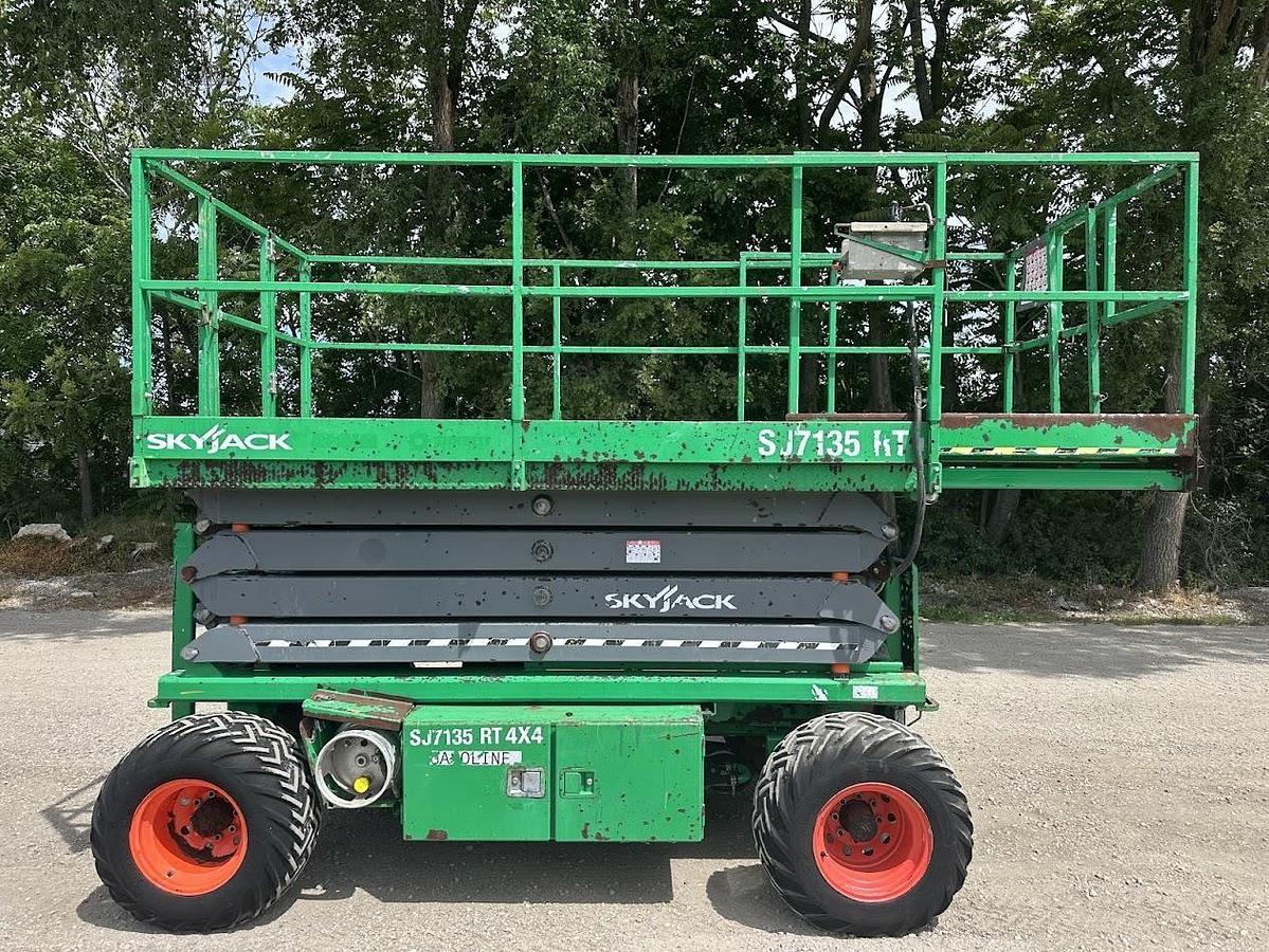Used 2016 SKYJACK SJ7135RT