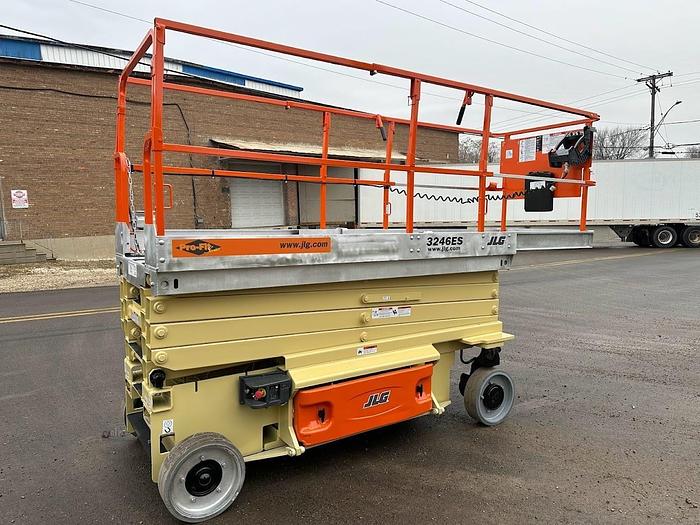 Used 2013 JLG 3246ES