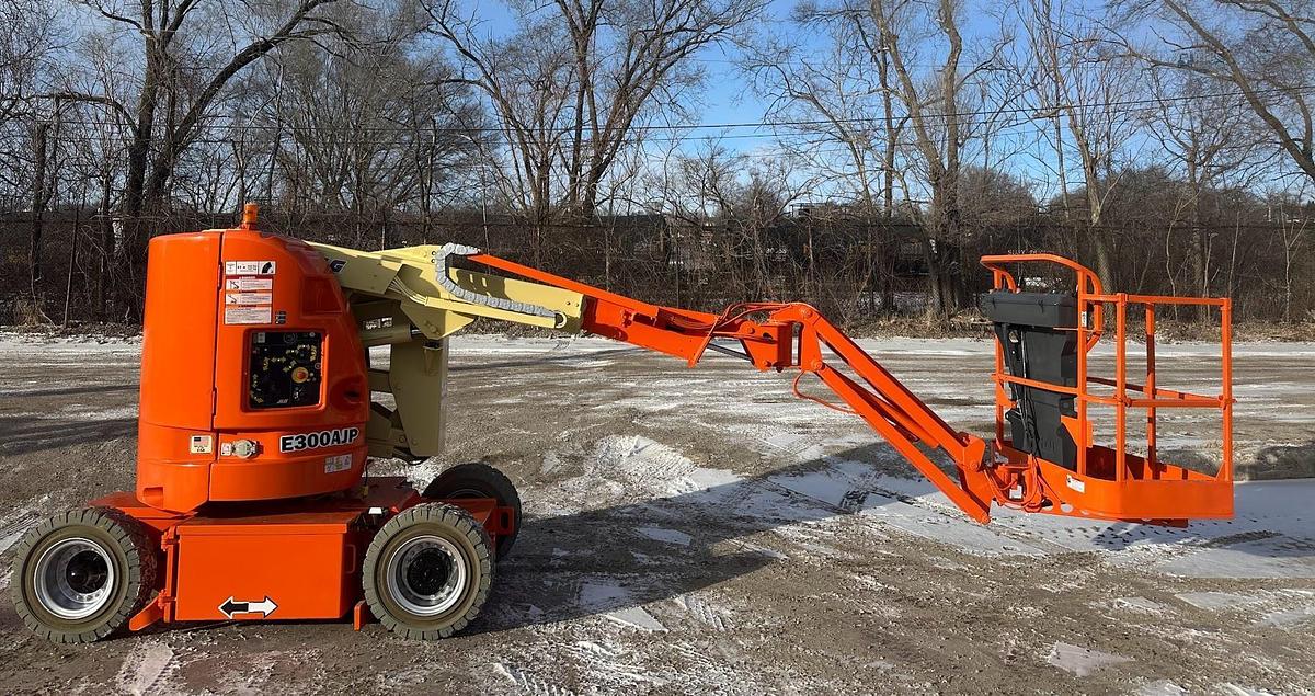 Used 2013 JLG E300AJP