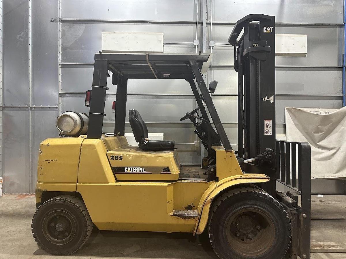 Used 2005 CATERPILLAR GP40K1