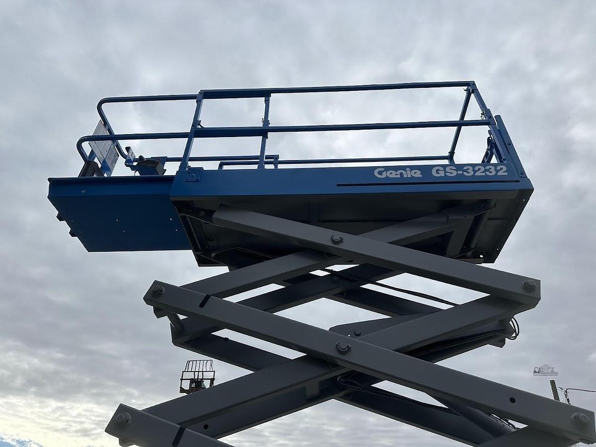 Used 2017 GENIE GS3232