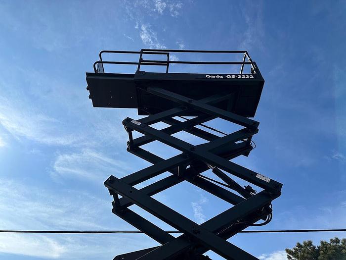 Used 2013 GENIE GS-3232