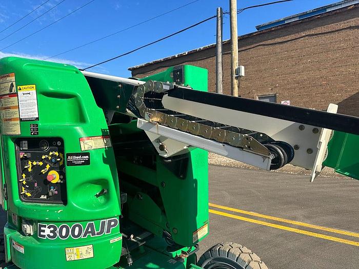Used 2012 JLG E300AJP