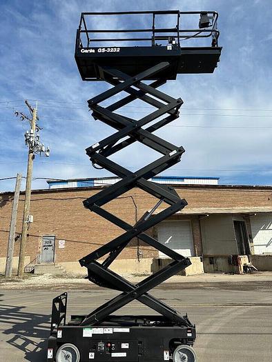 Used 2013 GENIE GS-3232