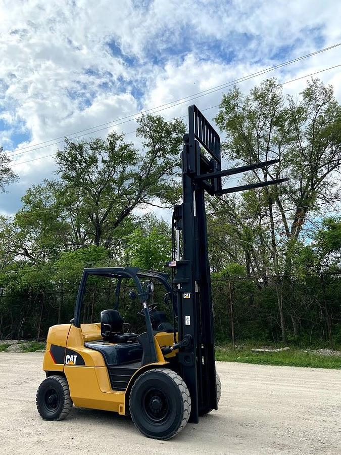 Used 2013 MITSUBISHI FD40N1 PNEUMATIC FORKLIFT