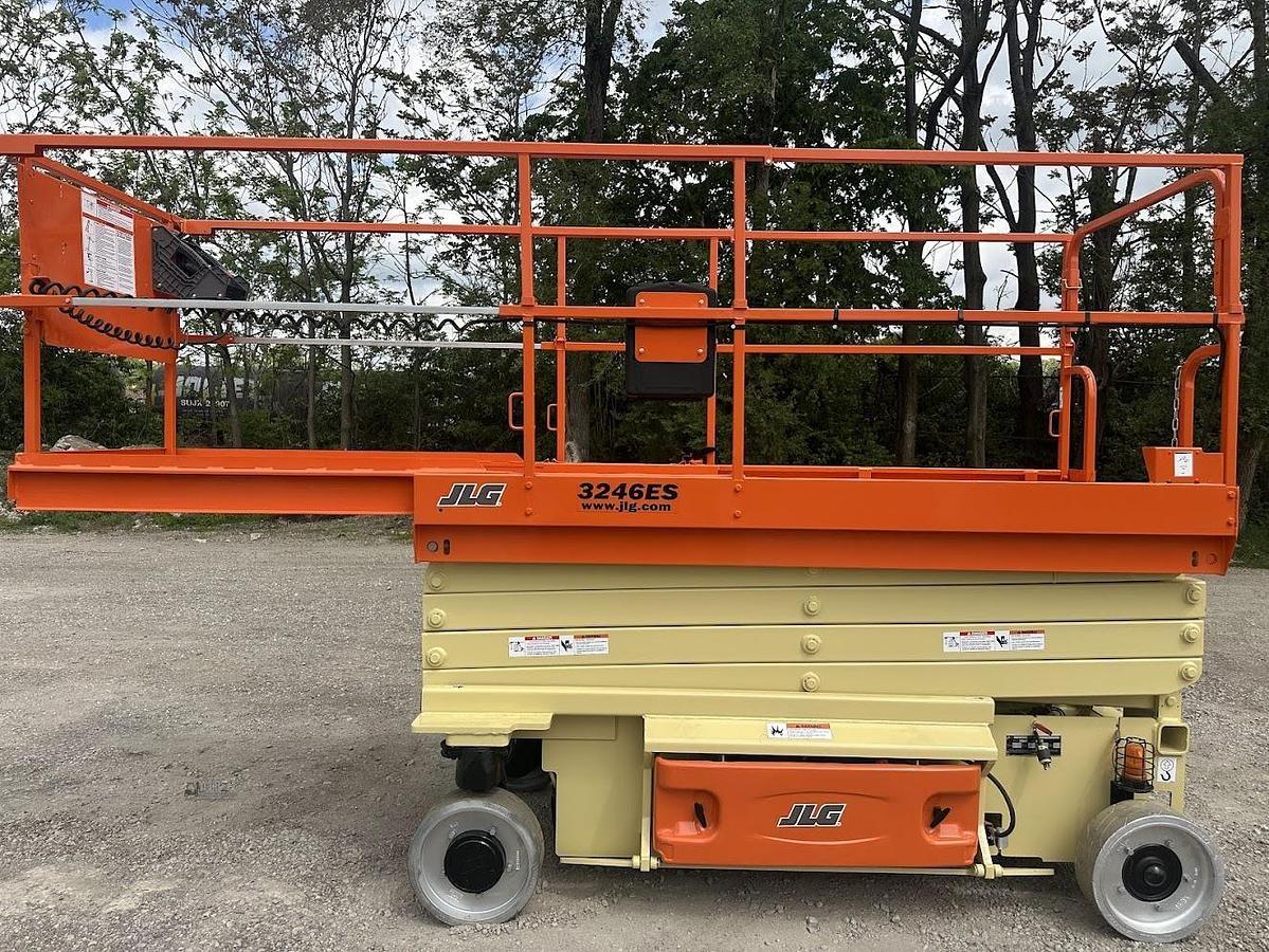 Used 2015 JLG 3246ES