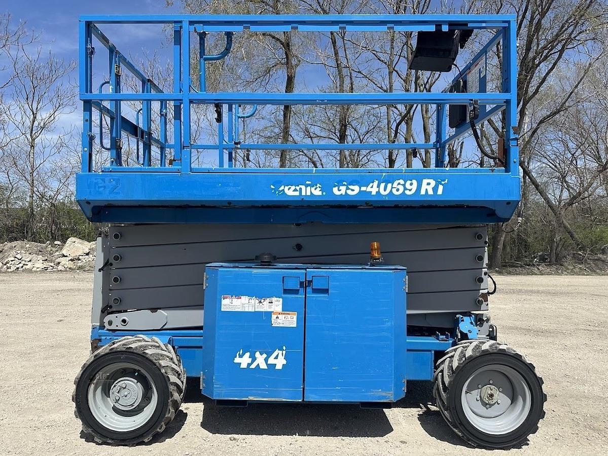 Used 2013 GENIE GS4069RT