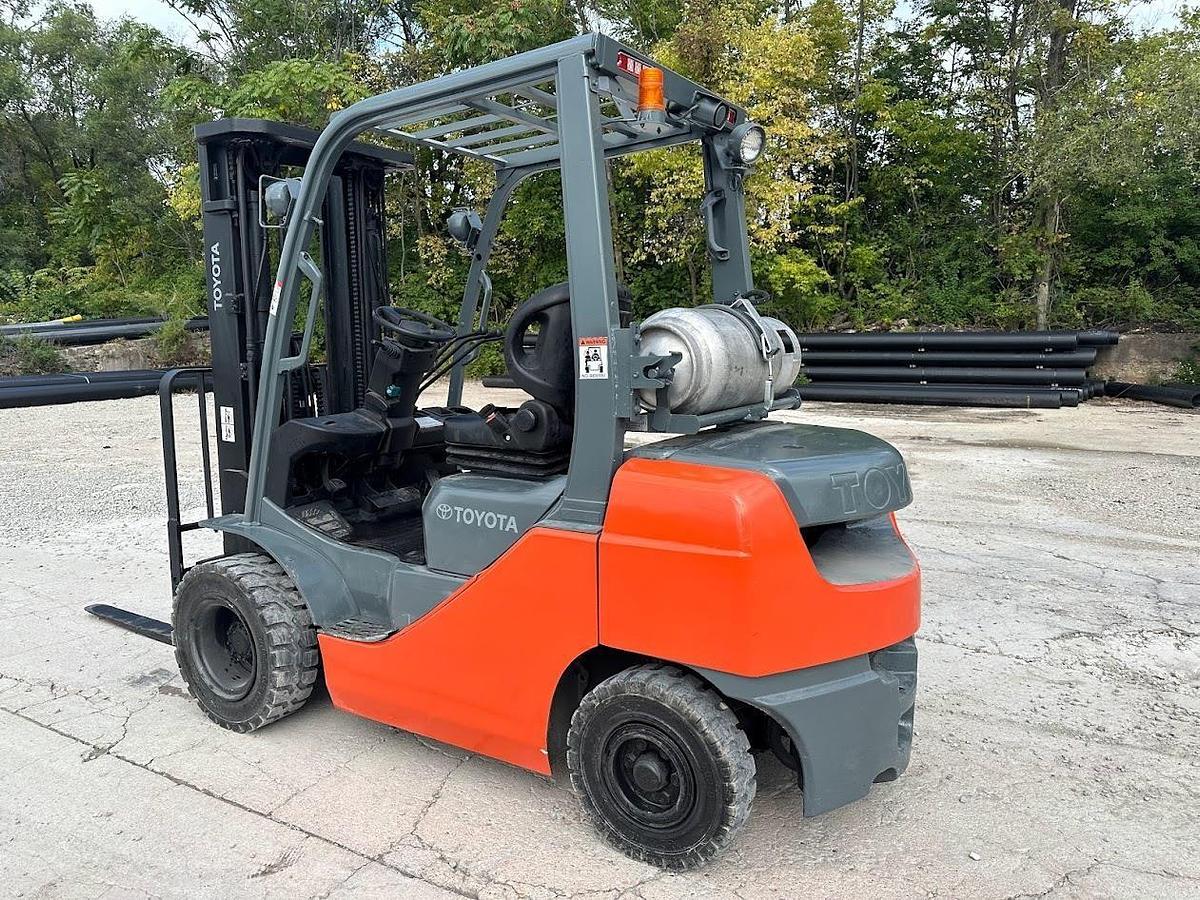 Used 2017 TOYOTA 8FGU25