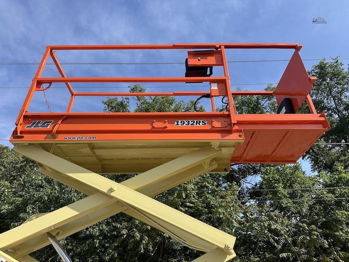 Used 2015 JLG 1932RS