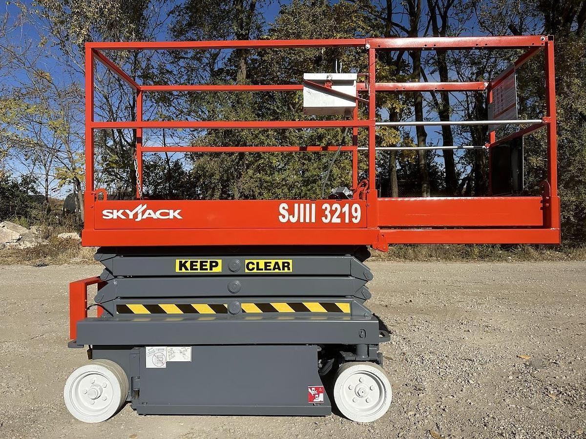 Used 2017 SKYJACK SJIII3219