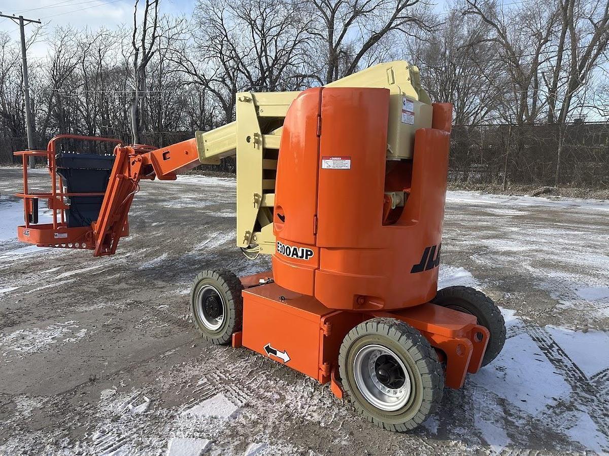 Used 2013 JLG E300AJP