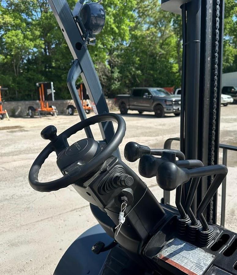 Used 2013 TOYOTA 8FDU32