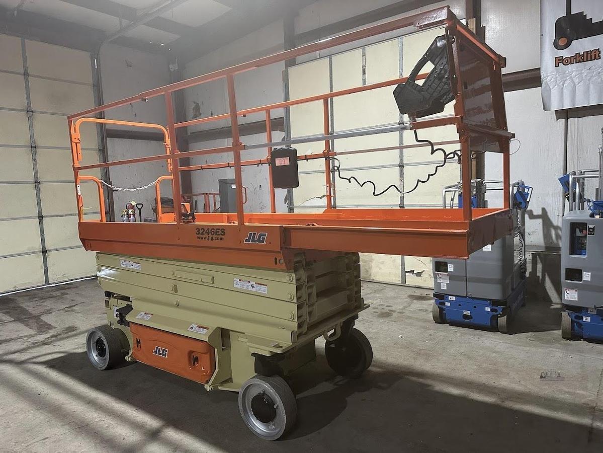 Used 2015 JLG 3246ES