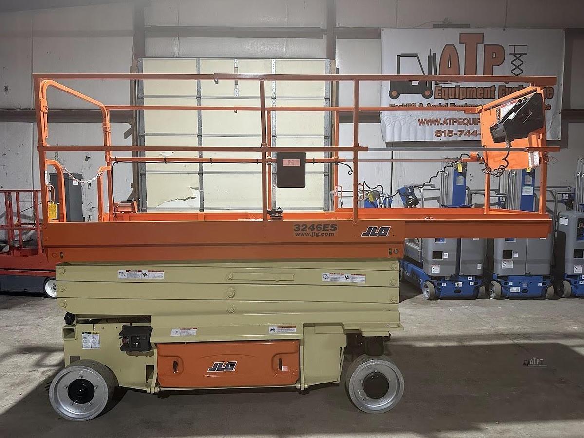 Used 2015 JLG 3246ES
