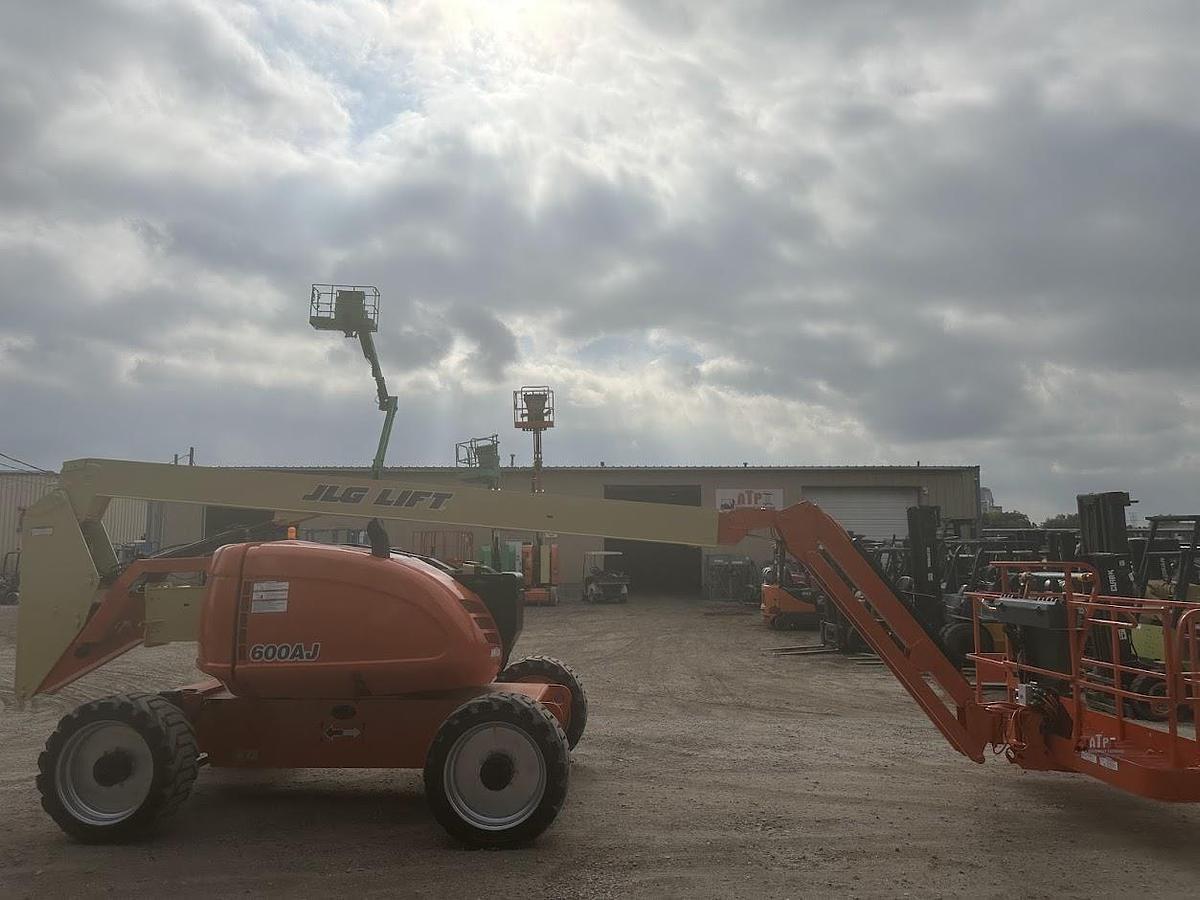 Used 2017 JLG 600AJ