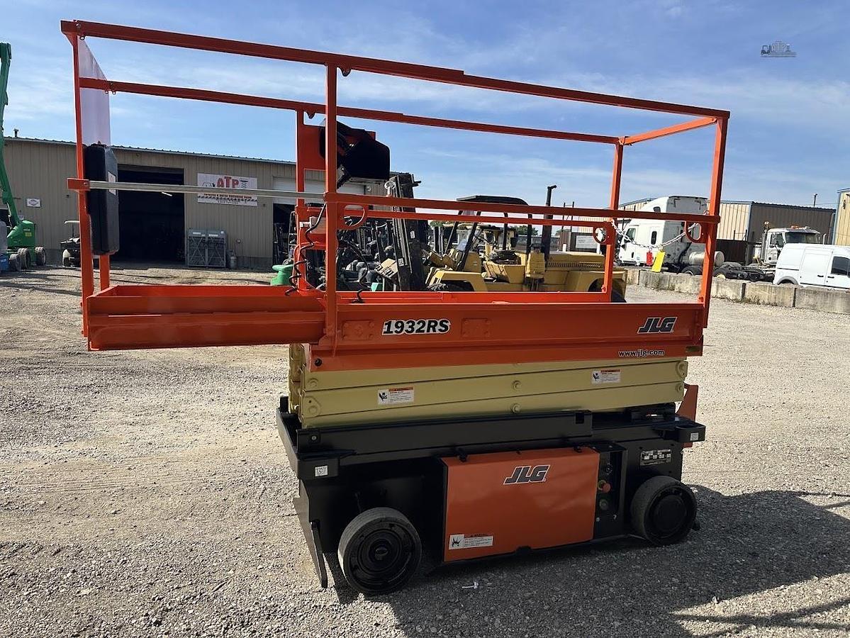 Used 2015 JLG 1932RS