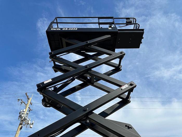Used 2013 GENIE GS-3232