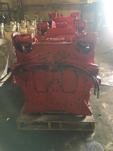 Used 60" BALZONI-AURAMO ROLL CLAMP NEW 2013