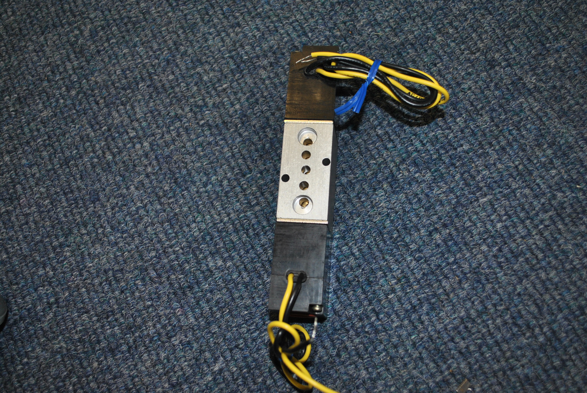 Used Koganei a203-4e2 solenoid air valve ac100V 0~7kgf/cm^2