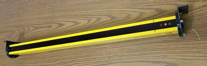 Used STI MS4428B-2 SERIES SAFETY LIGHT CURTAIN