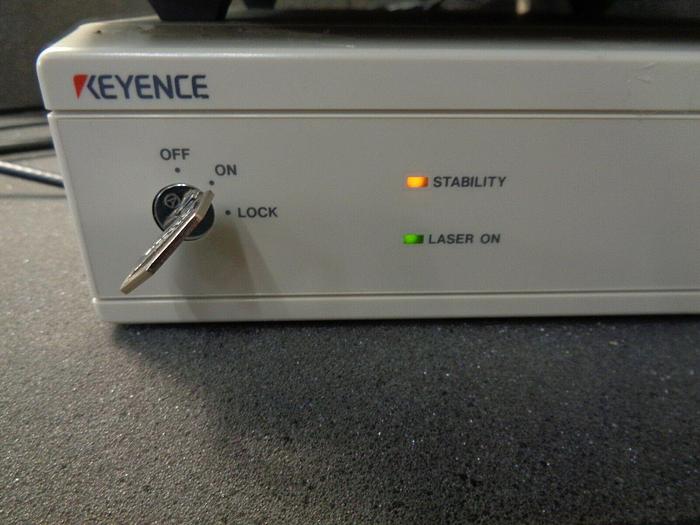 Used Keyence LT-8105 LT-V201 Laser Focus Displacement Meter Controller w/ User Remote