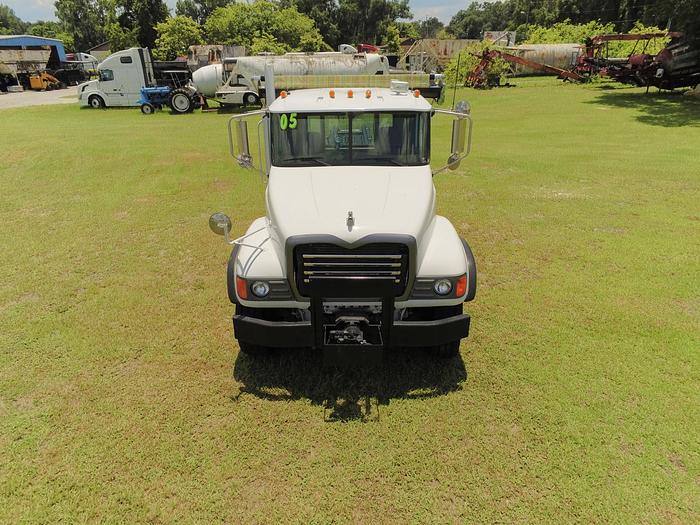 Used 2005 MACK CV713