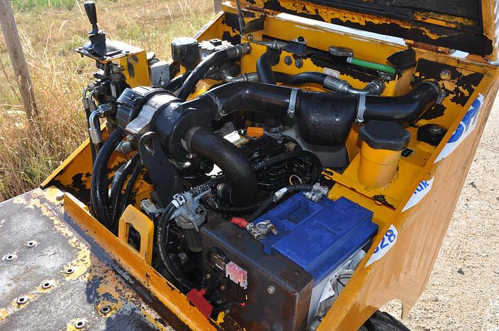 Used 2006 THWAITES 1 TONNE SWIVEL