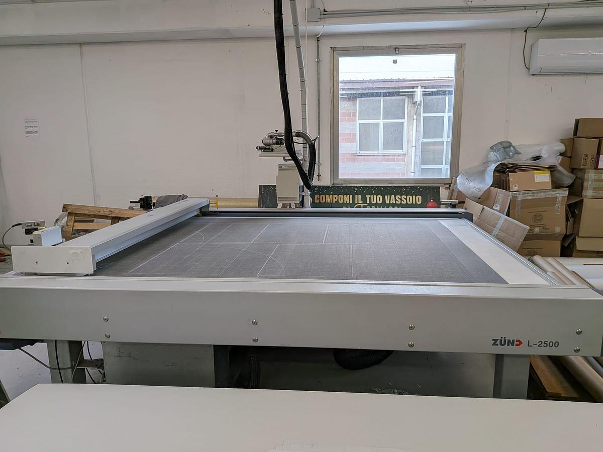 Usato tavolo da taglio Zund